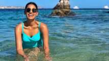Sanjana Ganesan's immense love for sea and beaches in hot sizzling pho...