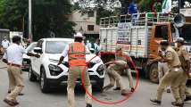 Inhuman act during the farmers' Bharat bandh, protestor runs car...
