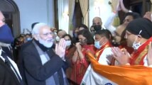 ‘Modi hai Bharat ka gehna’: Indian crowd greets PM Modi with songs upo...