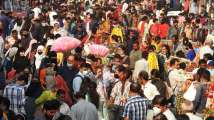 Diwali shopping: People rush to markets to buy diyas, Chinese items fa...