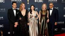  Dan Levy reveals why he needed a neck brace during 'Schitt'...