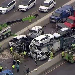 133 vehicles crash into each other as frigid weather blankets US, 6 dead - Vimarsana News
