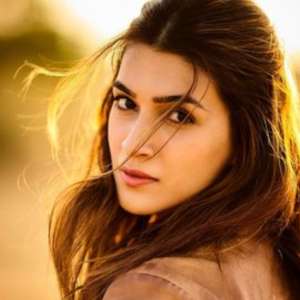 Don't think you can be scared, cautious and still move ahead in your career: 'Bachchan Pandey' actor Kriti Sanon - Vimarsana News