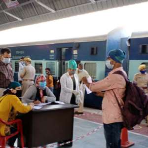 After raising platform ticket prices to Rs 30, Railways issues clarification on hike - Vimarsana News