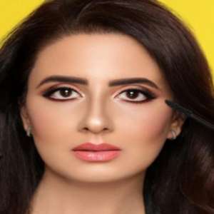Meet Reshu Malhotra - The talented makeup artist who has been the light behind celebrity's limelight - Vimarsana News