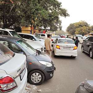 Mumbai: Amid COVID restrictions, only vehicles with colour-coded stickers to be allowed on roads - Vimarsana News