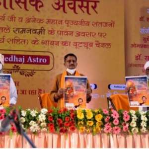 For singing RamcharitManas, Dr. Samir Tripathi gets blessed by big names - Vimarsana News