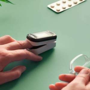 COVID-19: What is a pulse oximeter and how to use it? Step-by-step guide - Vimarsana News
