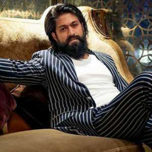 'KGF: Chapter 2' star Yash pledges to offer assistance of Rs 1.5 crore to Kannada film industry's workers amid pandemic - Vimarsana News