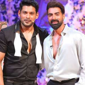 'Broken But Beautiful 3' star Sidharth Shukla visits 'Dance Deewane 3' show, photos go viral - Vimarsana News