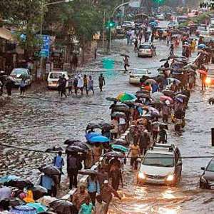Mumbai Rains: Retaining wall collapses in Powai, IMD issues orange alert in city - Vimarsana News