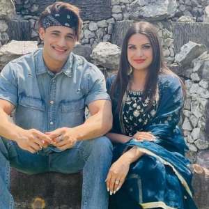 Asim Riaz shares photos with Himanshi Khurana, fans call them 'best couple ever' - Vimarsana News