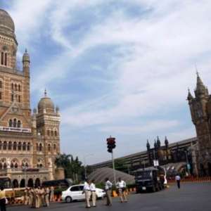 Mumbai Police detains 2 people in connection with hoax bomb scare at 3 railway stations, Amitabh Bachchan's home - Vimarsana News