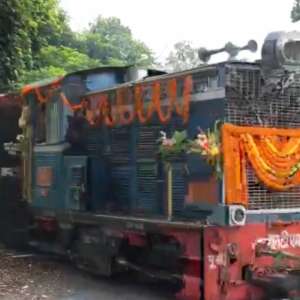 Covid-19: Darjeeling toy train resumes services after 17 months - Vimarsana News