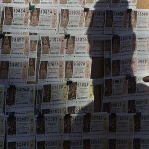 Fortune hits Kochi auto driver, becomes Crorepati overnight by winning Rs 12 crore lottery - Vimarsana News