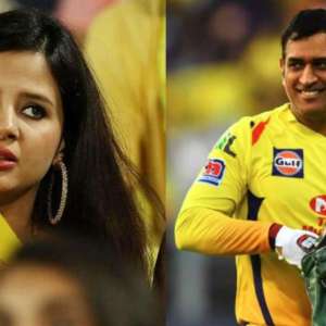 Girl proposes to CSK skipper MS Dhoni in front of wife Sakshi - Vimarsana News