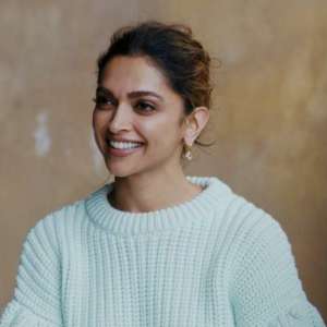 Deepika Padukone sets winter wardrobe goals in oversized sweater, see 'cute' pics - Vimarsana News