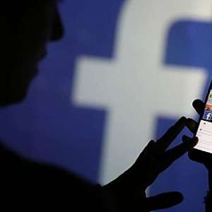 iPhone users ALERT! Facebook secretly tracking your activities, here's how - Vimarsana News