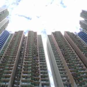 SHOCKING! Woman cuts rope holding painters on 32-floor high building - Vimarsana News