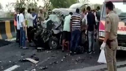 7 killed, 2 injured in car accident at Yamuna Expressway; mystery over what caused mishap