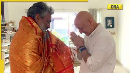 Anupam Kher ‘feels blessed’ as he bows down in front of RRR director SS Rajamouli
