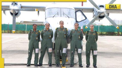 भारतीय नौसेना ने अरब सागर में पहले मिशन के लिए महिला वायुसैनिकों की सराहना की भारतीय नौसेना ने अरब सागर में पहले मिशन के लिए महिला वायुसैनिकों की सराहना की