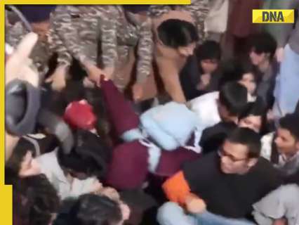 'For the first time, they used chilli spray': Delhi Police on protesters using  'chilli spray' on cops during air pollution protest; 15 arrested