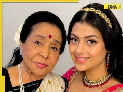 Asha Bhosle is still with Zanai Bhosle, her phone wallpaper of legendary singer leaves internet emotional