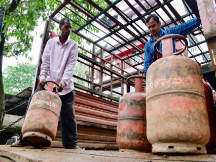 Despite Rs 29 LPG Price Hike, OMCs face Rs 700 loss per LPG cylinder; Why this huge gap?