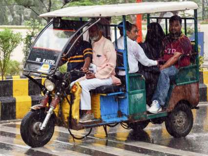 E-rickshaw shutdown stunt: Govt directs Google, Apple to remove 7 apps from their platforms