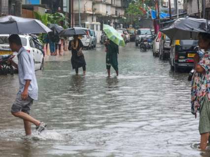 Weather Update: IMD issues heavy rain alert for Mumbai; monsoon set to intensify in Delhi