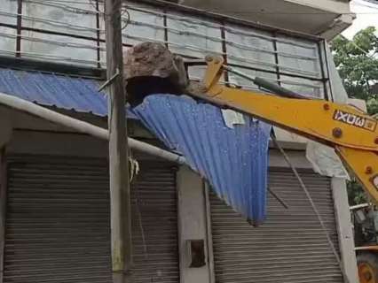 Bulldozers roll into Abhishek Banerjee's Amtala office as demolition over alleged illegal construction begins