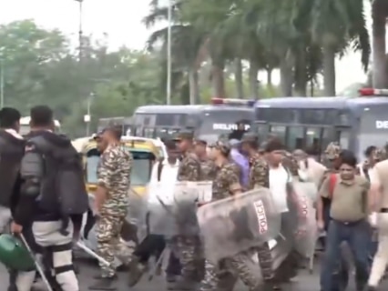 'Shame on Delhi Police': Abhijeet Dipke alleges planting stones, van to defame CJP's Parliament march