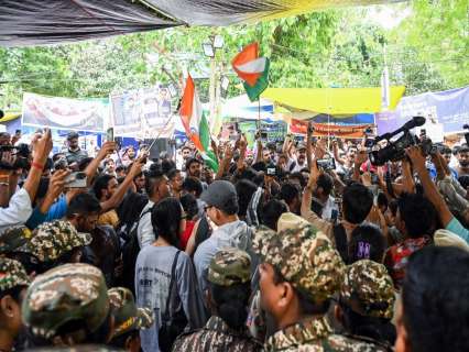 Govt makes fresh appeal to CJP protesters for talks: 'At your convenience, at any time'