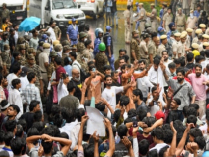 CJP warns Govt over student arrests: Must honour promise or face 'further steps'