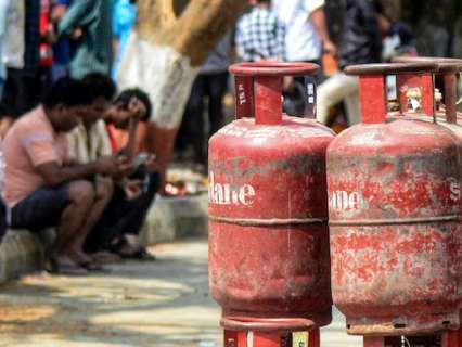 Govt cuts 19-kg commercial LPG prices by over Rs 200 In Delhi, Kolkata from August 1; Check new prices here