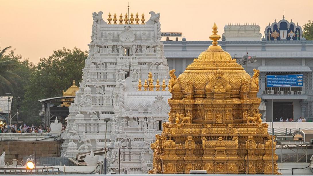Richest Temple In India: ये हैं भारत के अमीर मंदिर, यहां हर दिन होती है नोटों और सोने की बारिश 