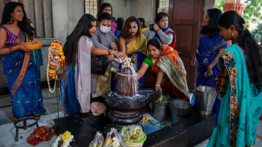 Sawan 2025: सावन में क्यों नहीं खाना चाहिए लहसुन प्याज से लेकर नॉनवेज और शराब, जानें इसका आध्यात्मिक और वैज्ञानिक कारण 
