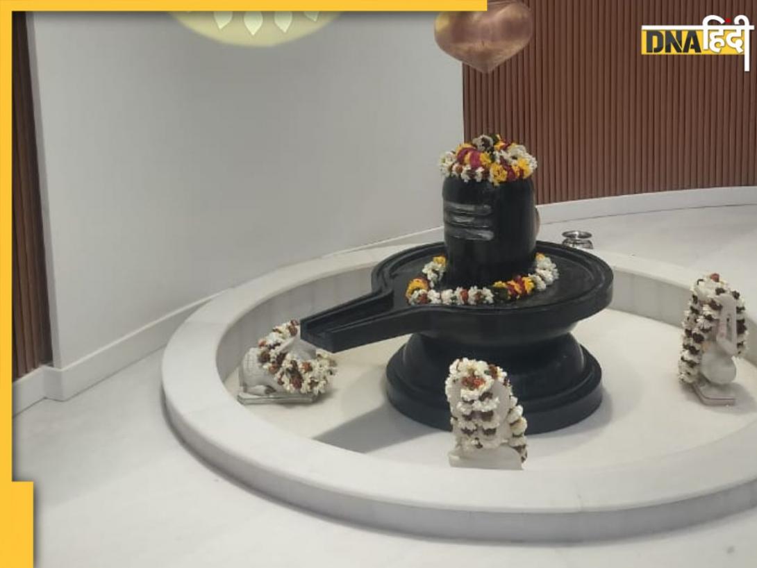 सावन मास में शिव पूजा के दौरान शिवलिंग को छूना चाहिए या नहीं? जानिए क्या हैं मान्यता