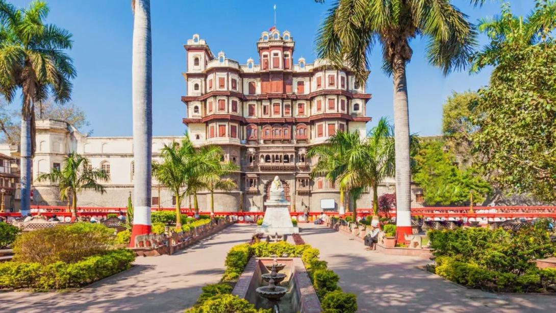 इंदौर को 8वीं बार मिला स्वच्छ शहर का ताज, जानें कौन हैं सिटी की तस्वीर बदलने वाला असली हीरो और किसे मिला दूसरा नंबर?