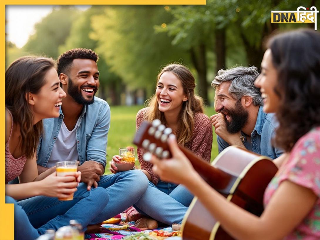 Friendship Day 2025 Wishes: फ्रेंडशिप डे पर दोस्तों के साथ करें शेयर करें स्पेशल मैसेज, गहरी होगी दोस्ती