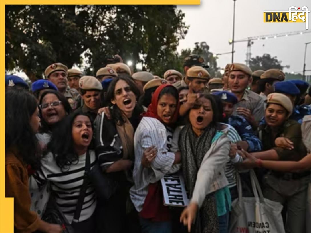 Delhi Pollution Protest: इंडिया गेट पर प्रदूषण के खिलाफ प्रदर्शन, हिरासत में लिए गए कई लोग, कर्तव्य पथ बंद 