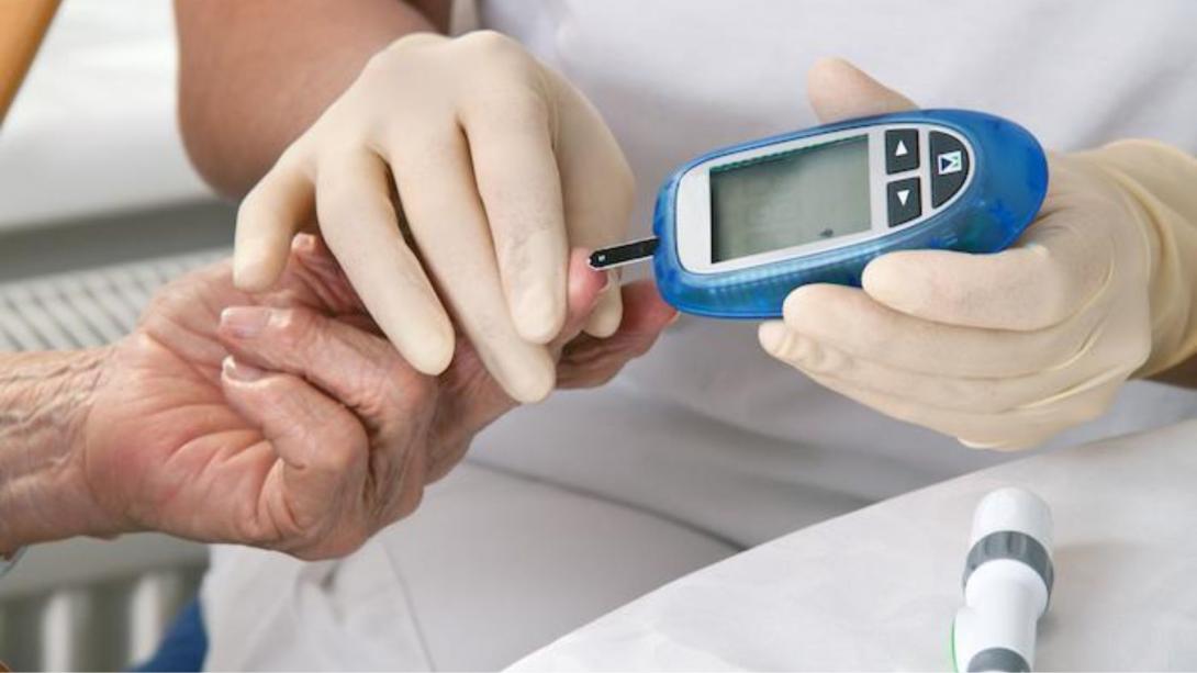 High Blood Sugar Symptoms: हाई ब्लड शुगर होने पर शरीर में दिखते हैं ये 7 लक्षण, डायबिटीज से पहले ही हो जाये सतर्क
