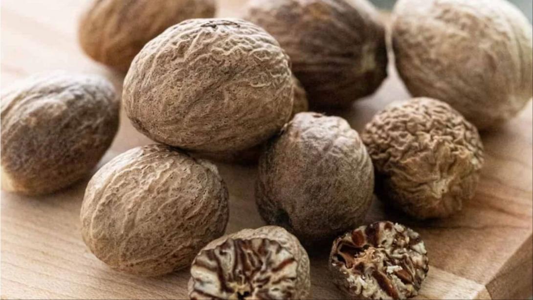 Jayfal Remedies For Money: धन और समृद्धि को आकर्षित करता है जयफल का ये उपाय, दूर हो जाती है नकारात्मकता और गरीबी