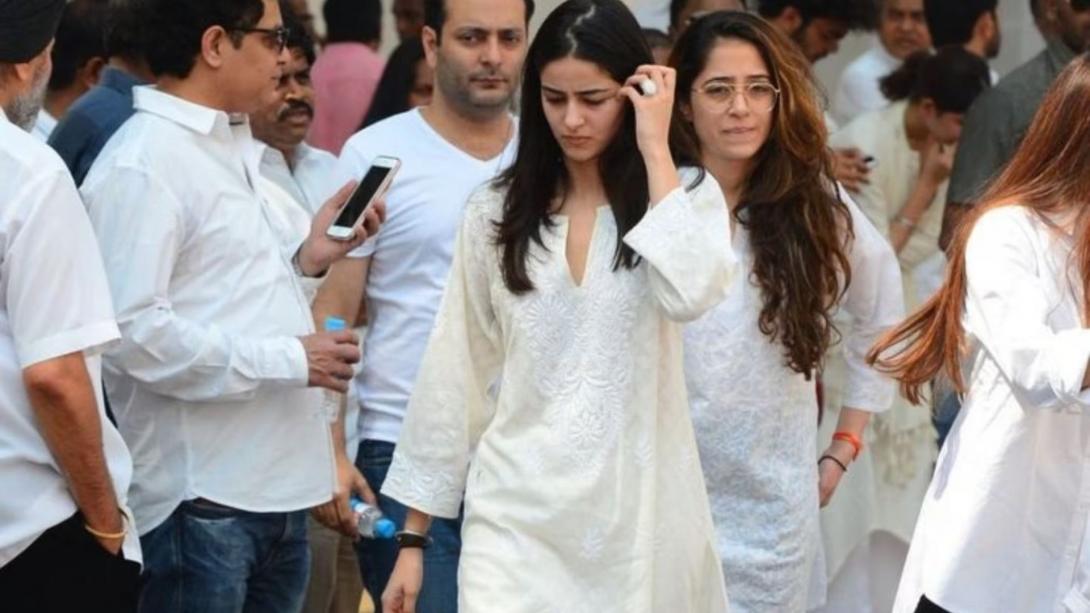 किसी की मौत होने पर परिवार के लोग क्यों पहनते हैं सफेद कपड़े, जानें इस प्रथा के पीछे की वजह और महत्व