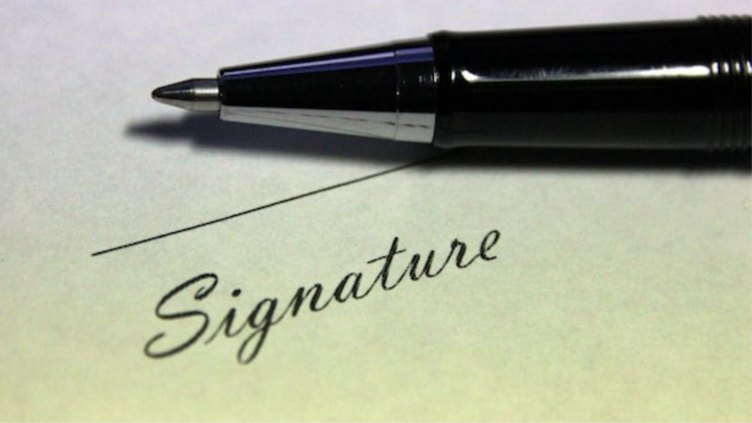 आपके हस्ताक्षर के बिंदुओं से लेकर स्टाइल से लगाया जाता है पर्सनैलिटी का पता, ज्योतिष में जानिए इससे मिलने वाले संकेत