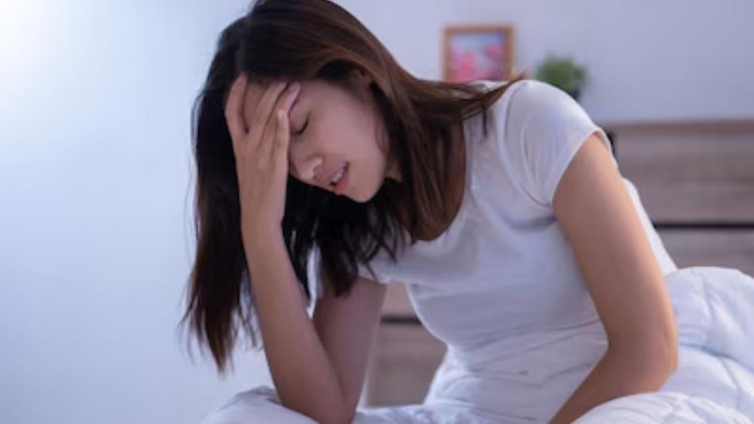 क्या सुबह उठते ही होता है आपके सिर में दर्द तो इसे न करें इग्नोर, इन पोषक तत्वों की कमी का मिलता है संकेत