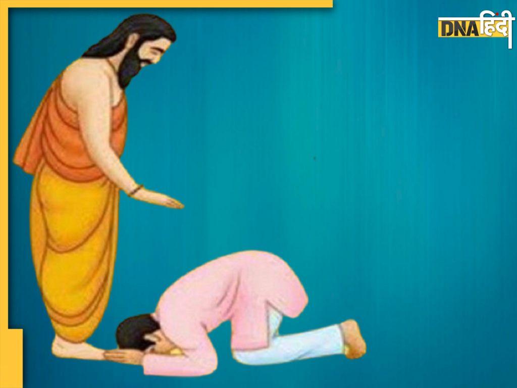 Astro Tips: हमेशा सीधे हाथ से ही क्यों दिया जाता है आशीर्वाद, ज्योतिष के साथ वैज्ञानिक रूप से भी जुड़ी है इसकी वजह