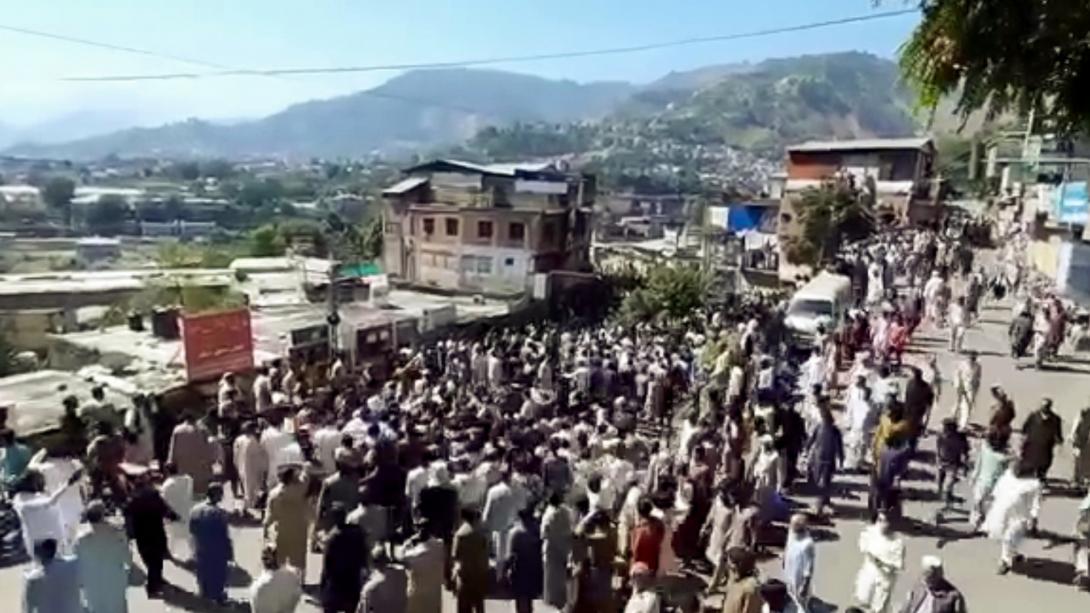 'खोल देंगे भारत के साथ ट्रेड रूट', पाकिस्तान कब्जे वाले कश्मीर के प्रदर्शनकारियों ने आसिम मुनीर को दी सीधी धमकी