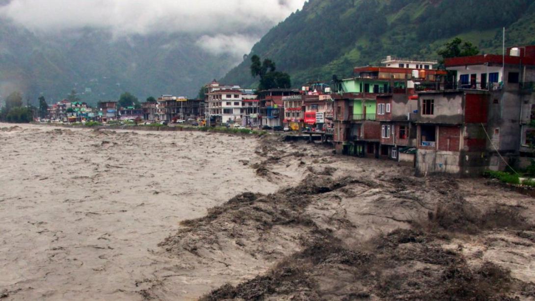 आज का मौसम, 16 जुलाई: देशभर में मानसून का नया दौर, 22 राज्यों में भारी बारिश का अलर्ट, क्या दिल्ली-NCR में मिलेगी राहत? 